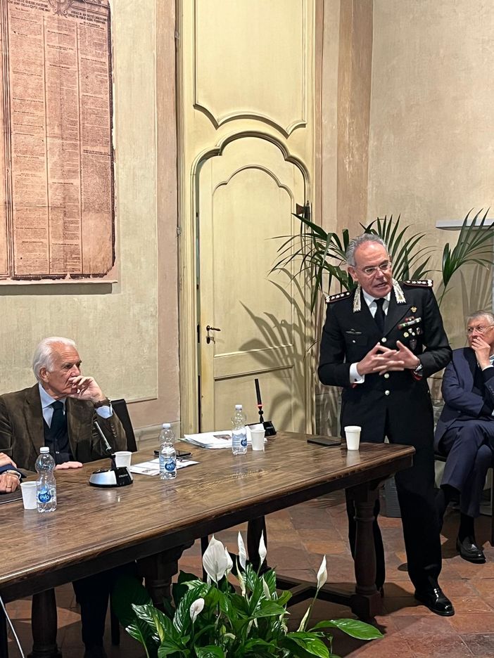 Il generale di Corpo d’Armata Andrea Rispoli in visita al nucleo carabinieri forestale di Bra e alla Città di Cherasco Il generale di Corpo d’Armata Andrea Rispoli in visita al nucleo carabinieri forestale di Bra e alla Città di Cherasco