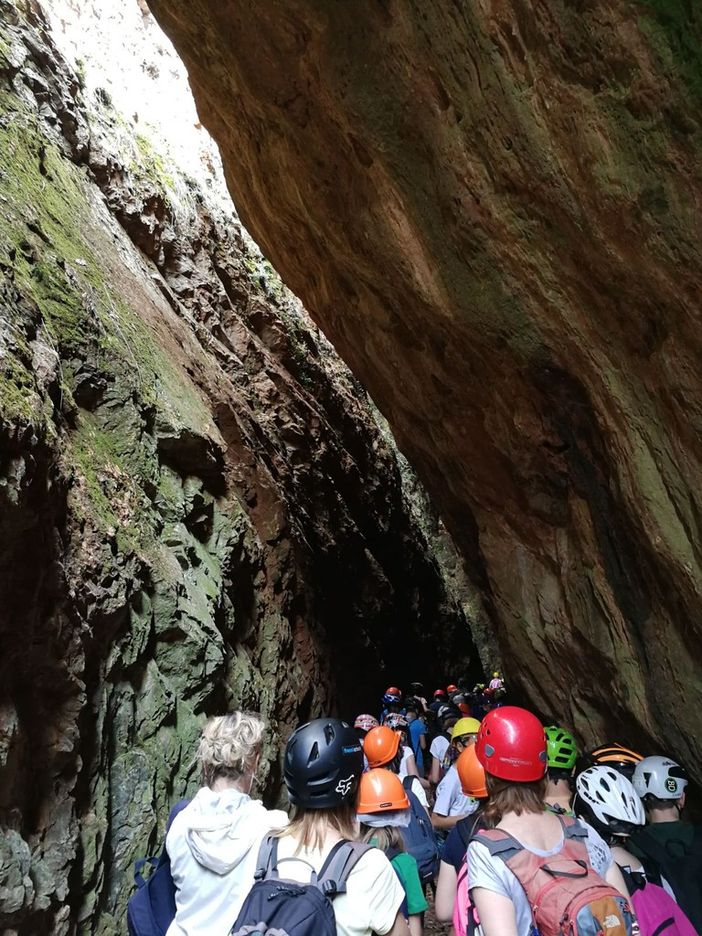 Tutti affascianti dal canyon dell'alabastro rosa sulla collina dell'Eremo di Busca