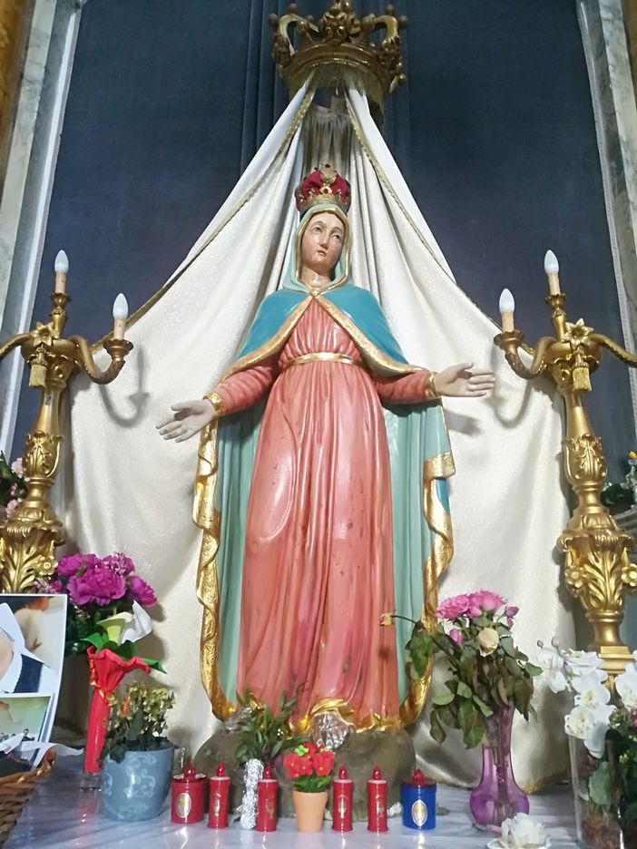 La statua della Madonna di Valmala La statua della Madonna di Valmala