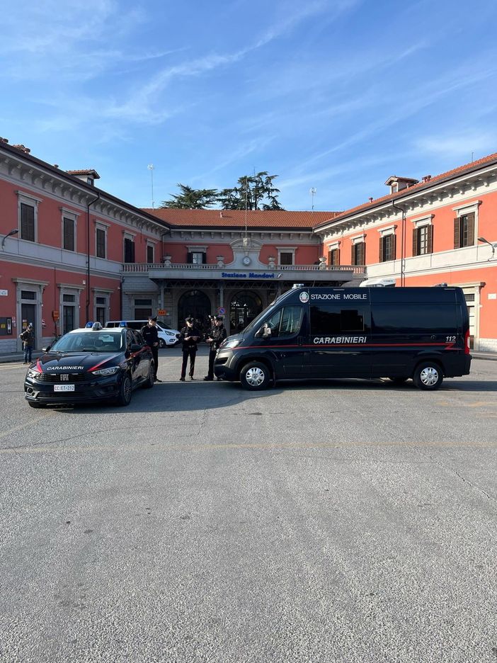 Minacciato con un coltellino nei pressi della stazione: tentata rapina a Mondovì, indagano i Carabinieri Minacciato con un coltellino nei pressi della stazione: tentata rapina a Mondovì, indagano i Carabinieri