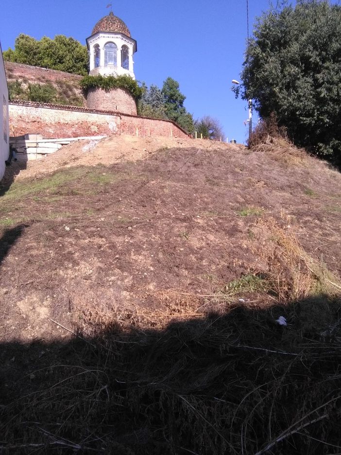 Sanfrè, il Comune rimuove l'amianto dal tetto della palestra scolastica Sanfrè, il Comune rimuove l'amianto dal tetto della palestra scolastica