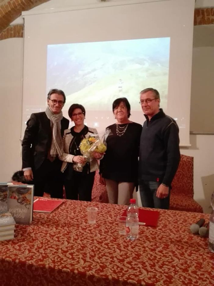 Festa della donna, tanta emozione a Verzuollo con "Portami lassù" di Cristina Giordana