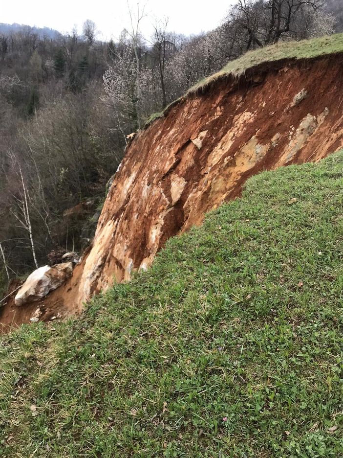 Grossa frana a Borgo San Dalmazzo, sulla strada che porta alla clinica Monteserrat