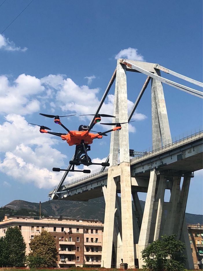 La scuola incontra i droni della Protezione Civile di Cuneo La scuola incontra i droni della Protezione Civile di Cuneo