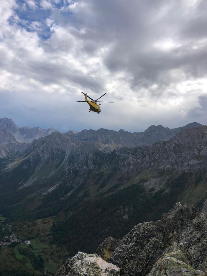 Si sente male durante un temporale in cima a Rocca Provenzale: alpinista soccorsa con l'eliambulanza in Val Maira Si sente male durante un temporale in cima a Rocca Provenzale: alpinista soccorsa con l'eliambulanza in Val Maira