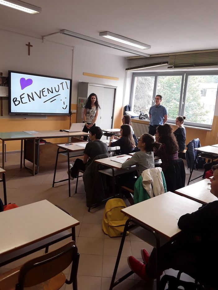 Alla scuola Anna Frank di Mondovì inaugurata nuova lavagna interattiva multimediale