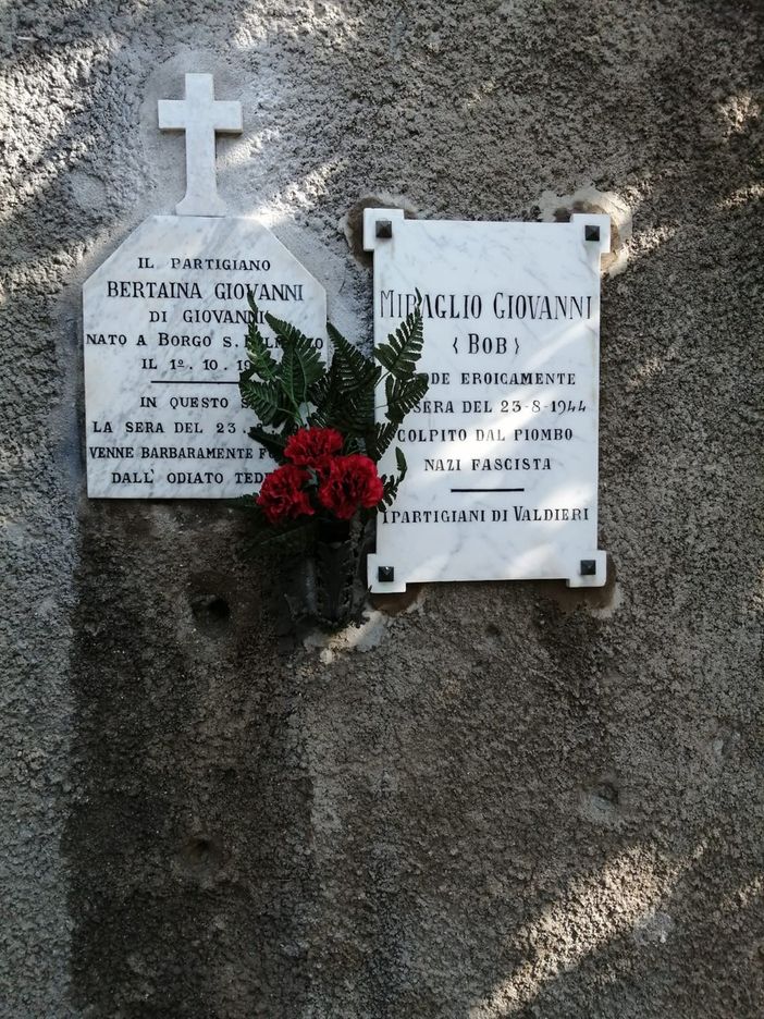 Valdieri, restaurate le lapidi dei partigiani Giovanni Bertaina e Bob Miraglio Valdieri, restaurate le lapidi dei partigiani Giovanni Bertaina e Bob Miraglio