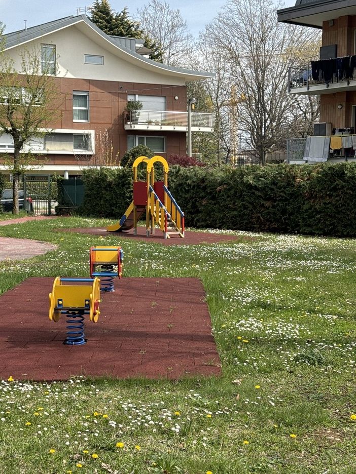 L'area del parco giochi di via Ghedini