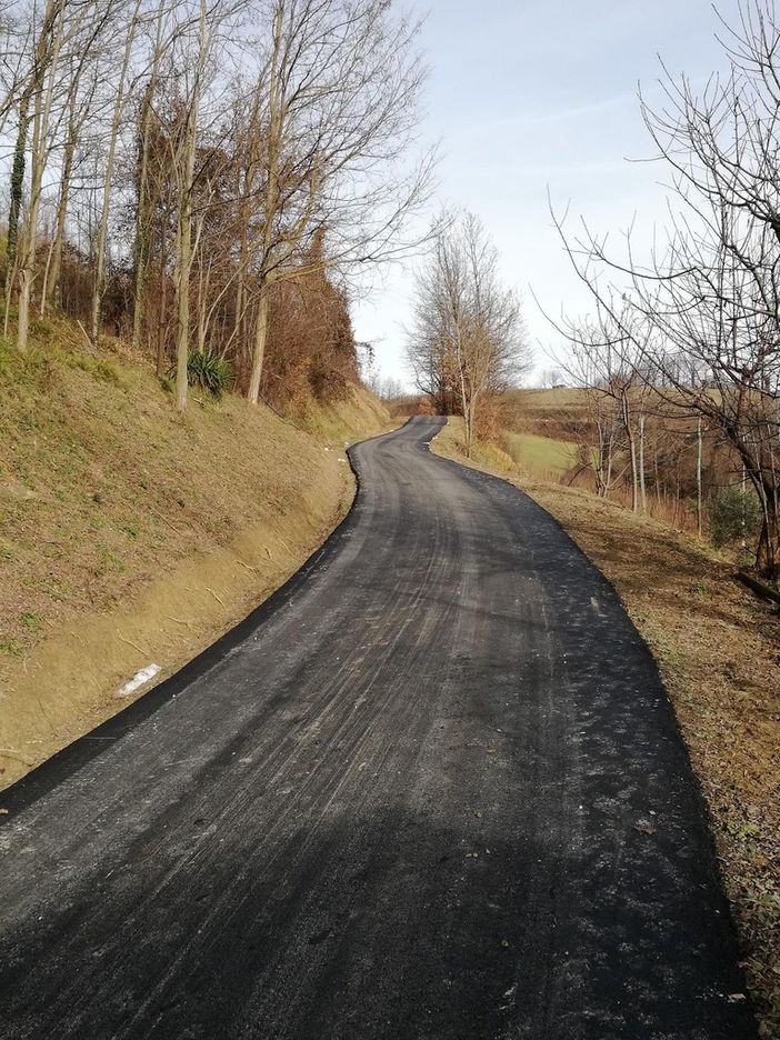 A Rocca Cigliè continuano i lavori di manutenzione strade. A Rocca Cigliè continuano i lavori di manutenzione strade.