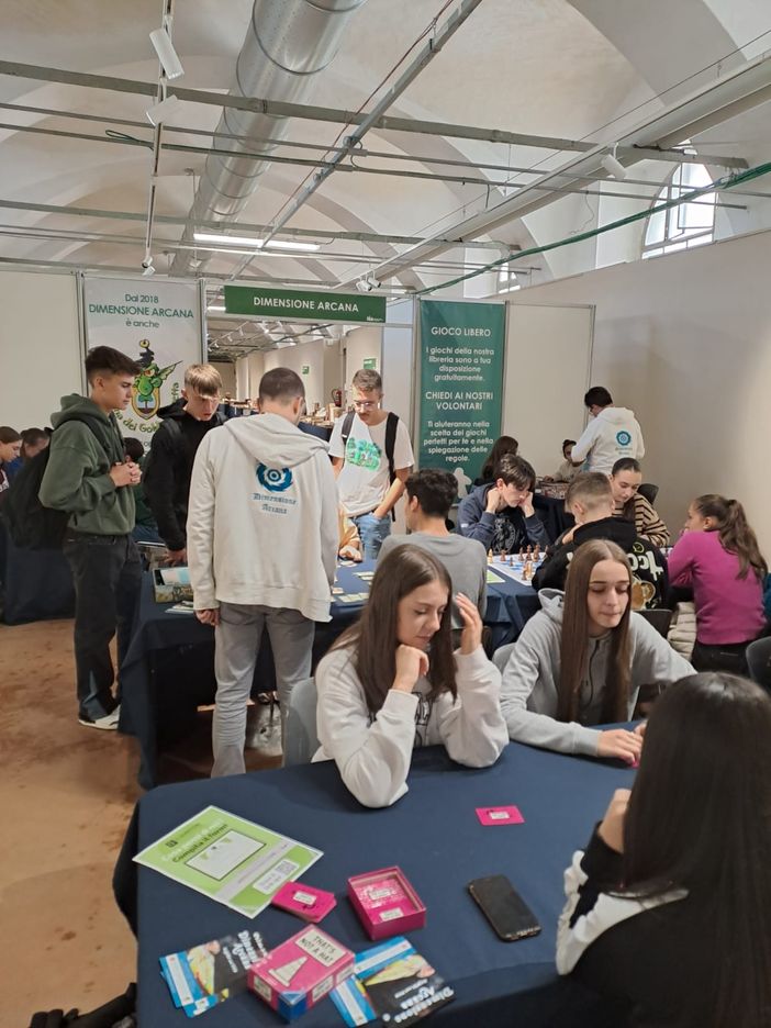 Studenti del Liceo Bodoni di Saluzzo alla terza edizione della Festa del libro medievale e antico Studenti del Liceo Bodoni di Saluzzo alla terza edizione della Festa del libro medievale e antico