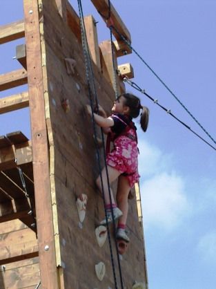 Grande Fiera d'Estate: l'emozione dell'arrampicata tra gare e divertimento Grande Fiera d'Estate: l'emozione dell'arrampicata tra gare e divertimento