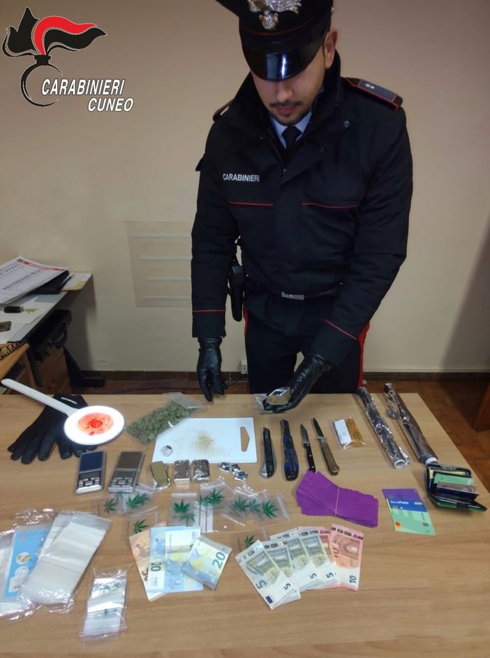 La merce sequestrata nel laboratorio dell'artigiano racconigese