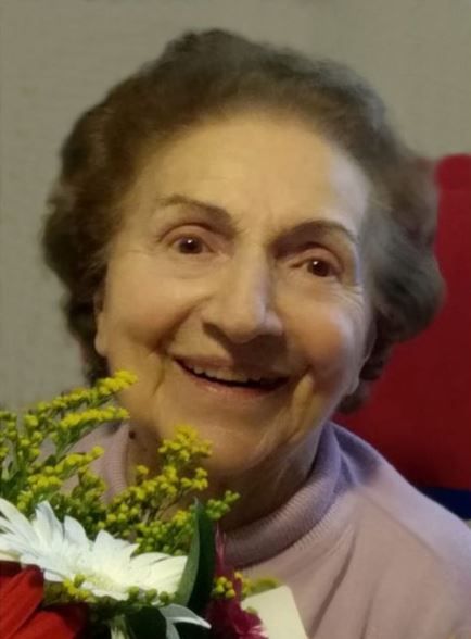 Bra, dolore e commozione ieri (19 agosto) al funerale della maestra Luciana Saffirio, aveva 90 anni