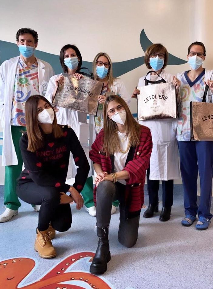 Il dottor Roberto Sardi, le dottoresse Alessia Frimaire, Antonella Aimar, Francesca Fissore della Pediatria di Savigliano,  Coletta e Silvia Pomero di Le Volière