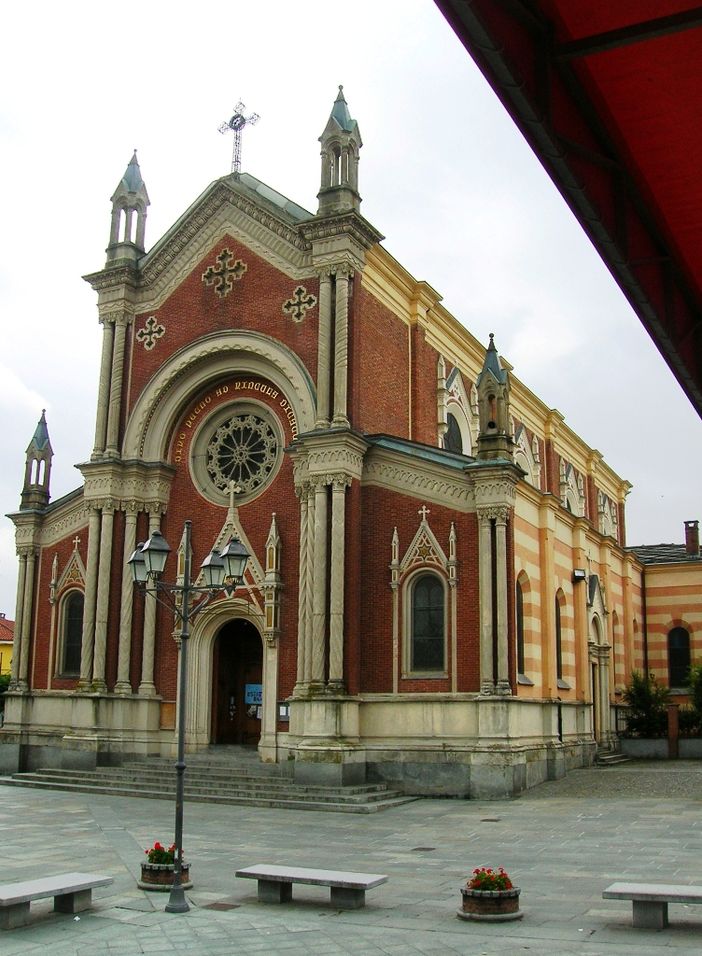 La Parrocchiale di San Pietro in vincoli a Bagnolo Piemonte La Parrocchiale di San Pietro in vincoli a Bagnolo Piemonte