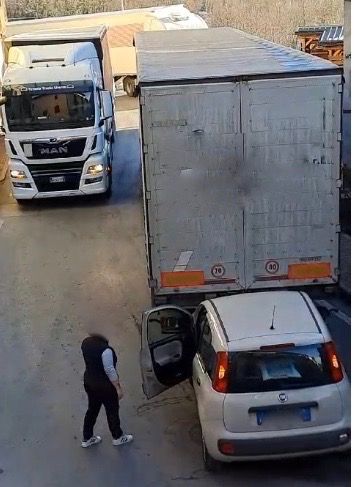 Ennesimo incidente a Demonte, in attesa del semaforo per i mezzi pesanti Ennesimo incidente a Demonte, in attesa del semaforo per i mezzi pesanti