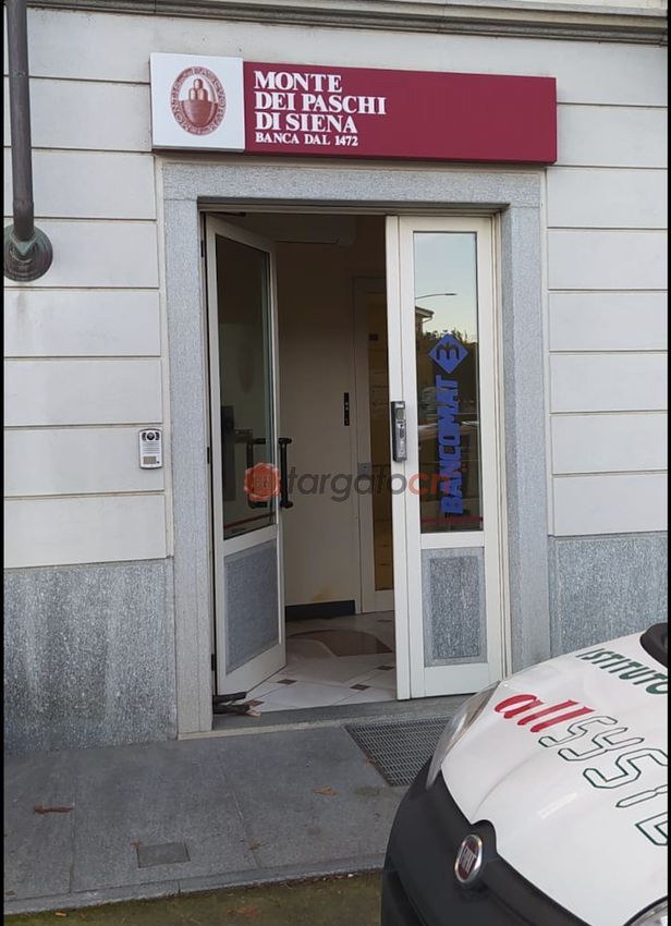 Lo sportello bancomat preso di mira nella notte Lo sportello bancomat preso di mira nella notte