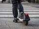 Monopattini elettrici, in arrivo la targa (e l'assicurazione) Monopattini elettrici, in arrivo la targa (e l'assicurazione)
