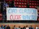 Lo striscione dedicato a Claudio Gazzera dalla curva dei tifosi (Foto Valerio Giraudo)