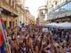 Il corteo del Pride attraversa via Maestra
