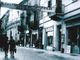 Via Maestra in un'immagine d'epoca che ritrae il negozio del "re dei tartufi" Roberto Ponzio