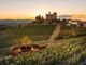 Il belvedere affacciato su Vigna Gustava e sul castello di Grinzane Cavour Il belvedere affacciato su Vigna Gustava e sul castello di Grinzane Cavour