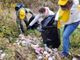 Una delle iniziative di raccolta dei rifiuti di Legambiente Langhe e Roero lungo il Tanaro