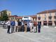 Foto di gruppo alla presentazione del nuovo servizio di "bus a chiamata" a Saluzzo