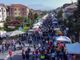 La grande folla che ha accompagnato una scorsa edizione della Castagnata