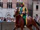 Mattia Chiavassa a Siena con i colori della contrada del Bruco