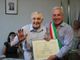 Giovanni Pensa con il sindaco Mina nel giorno del conferimento della cittadinanza onoraria