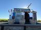 Lorenzo Barbero, l'ultimo a destra, lavora in una cantina a Coonawarra, nell'Australia meridionale Lorenzo Barbero, l'ultimo a destra, lavora in una cantina a Coonawarra, nell'Australia meridionale