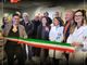 Nella foto il taglio del nastro del nuovo Isolatore donato alla Farmacia dell’Ospedale "Santa Croce" di Cuneo