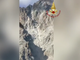 L'elicottero Drago dei vigili del fuoco sorvola il fronte del crollo sul Monviso [VIDEO]
