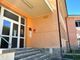 L'ingresso della scuola elementare &quot;Calleri&quot;