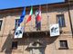 Saluzzo, le foto di Dalla Chiesa e Damiano sul municipio per la giornata che Libera dedica alle vittime della mafia