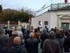 Le targhe dedicate a Michele e Stefano Roccavilla sul muro della casa di famiglia