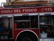 Pneumatici a fuoco a Venasca, in via Provinciale: vigili del fuoco al lavoro Pneumatici a fuoco a Venasca, in via Provinciale: vigili del fuoco al lavoro