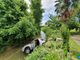 Auto fuori strada a Casalgrasso, finisce in un canale: una persona incastrata