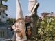 A Beinette dal tronco di un albero nascono uno gnomo e un gufo grazie a Barba Brisiu