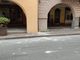 Cadono calcinacci dal cornicione di una palazzina a Demonte