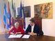 Enrico Faccenda e Carla Bonino siglano l'accordo per la realizzazione del nuovo percorso ciclopedonale lungo la Sr29