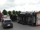 Incidente questa mattina a Roreto di Cherasco, autoarticolato si rovescia in una rotatoria Incidente questa mattina a Roreto di Cherasco, autoarticolato si rovescia in una rotatoria