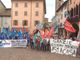 La protesta dei lavoratori Miroglio in piazza del Duomo ad Alba