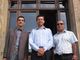 Il presidente del Consiglio comunale di Bra Fabio Bailo con i due iraniani Il presidente del Consiglio comunale di Bra Fabio Bailo con i due iraniani