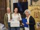 Cuneo, prima edizione di Public Speaking: al centro la vincitrice Anna Michela Verra con Enrico Alga in rappresentanza della Fondazione del Credito Cooperativo di Pianfei e Rocca De' Baldi e Carla Giuliano della giuria in rappresentanza del club Zonta Cuneo