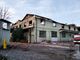 L'edificio immortalato a incendio sedato