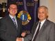 Il presidente uscente Michele Ajmone Cuneo consegna il distintivo al suo successore