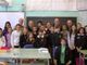 Foto di gruppo per giovani studenti e volontari dell'Avis