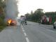 Auto in fiamme sulla Fondovalle Tanaro in prossimità di Narzole, nessun ferito